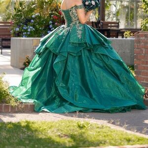 this is a beautiful emerald green quince dress